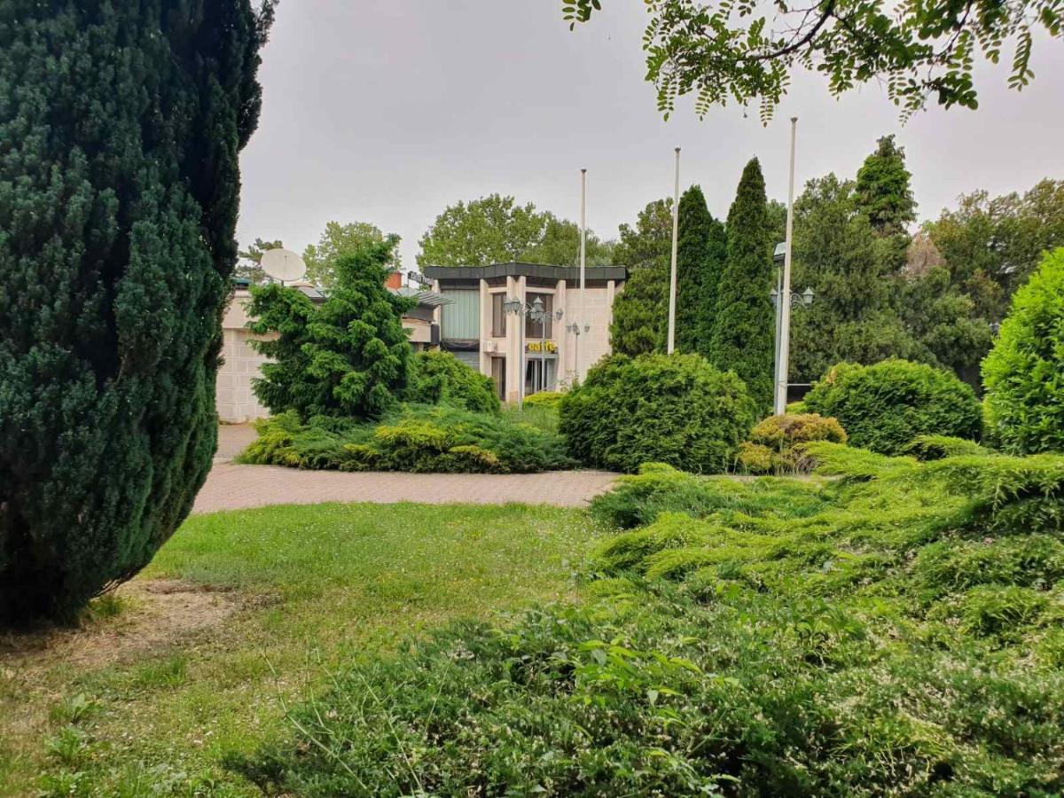 Hotel Sajam Novi Sad Dış mekan fotoğraf